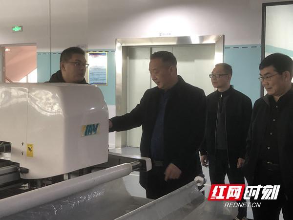 永州市市场监管局党组书记艾克海一行深入冷水滩区开展市场主体倍增与市场调研走访